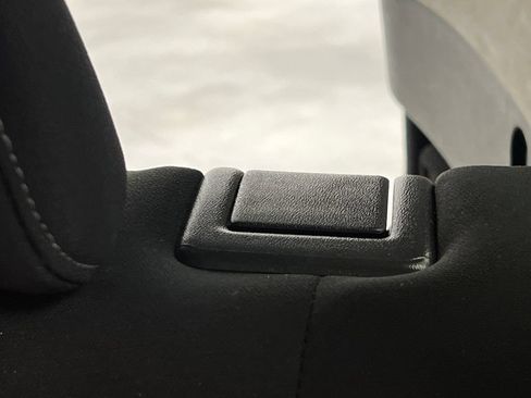 Used 2024 Nissan Rogue S FWD image 18