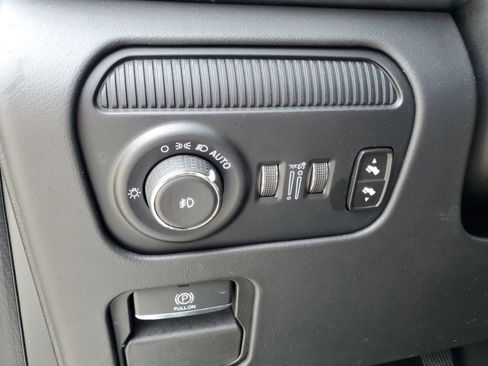 Used 2024 Jeep Grand Wagoneer L Series III AWD/4WD image 13