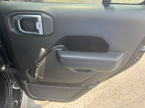 Certified 2026 Jeep Wrangler Unlimited Rubicon AWD/4WD image 15
