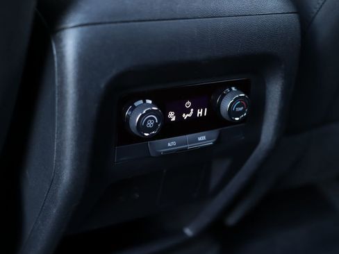 Used 2025 Chevrolet Traverse LT w/ Sun and Wheel Package FWD image 30