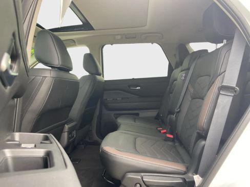 Used 2025 Nissan Pathfinder Platinum w/ Cargo Package AWD/4WD image 14
