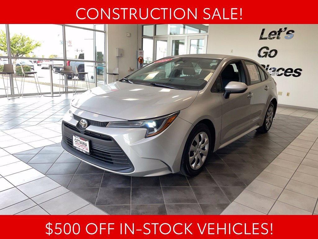 Used 2024 Toyota Corolla LE FWD image 2