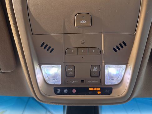 Used 2017 Cadillac XT5 Platinum w/ Driver Assist Package image 39