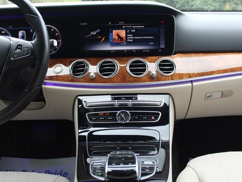 Used 2018 Mercedes-Benz E 400 4MATIC Sedan image 22