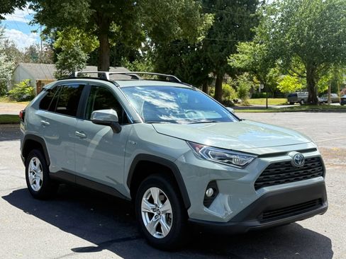 Used 2020 Toyota RAV4 XLE w/ Convenience Package AWD/4WD image 8
