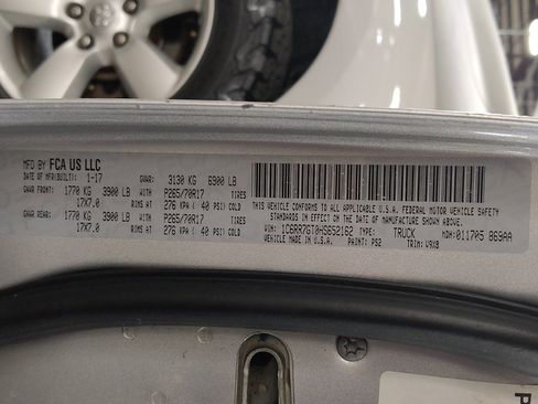 Used 2017 RAM 1500 Classic SLT image 33