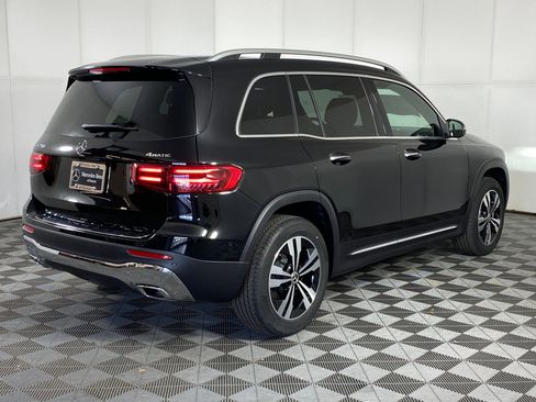 New 2025 Mercedes-Benz GLB 250 4MATIC image 8