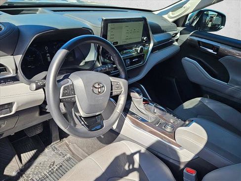 Used 2023 Toyota Highlander Platinum AWD/4WD image 10