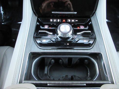 Used 2023 Jeep Wagoneer L Series III w/ Premium Group I image 52