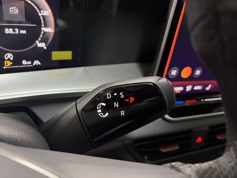 New 2026 Volkswagen Tiguan SE R-Line image 22