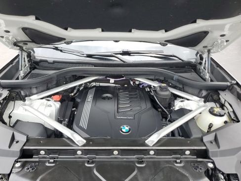 Used 2022 BMW X5 xDrive40i w/ Premium Package AWD/4WD image 11