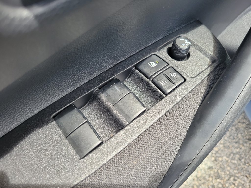 Used 2025 Toyota Corolla LE FWD image 12