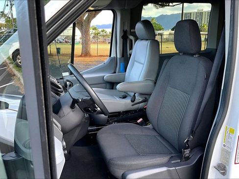 Used 2016 Ford Transit 150 XLT image 26