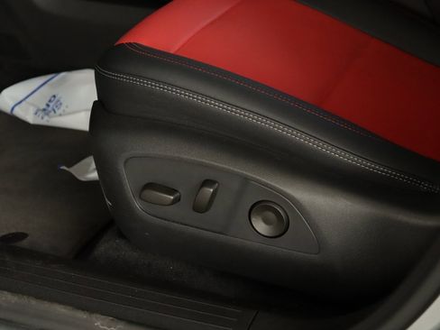 Used 2025 Chevrolet Equinox EV RS image 25