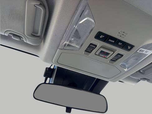 Used 2021 Toyota RAV4 XLE w/ Convenience Package image 19