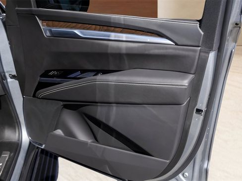 Used 2025 Cadillac Escalade Sport Platinum w/ LPO, ONYX Package image 30