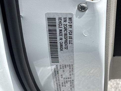 Used 2023 Chrysler Pacifica Touring-L FWD image 33