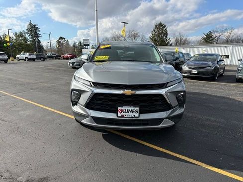 Used 2025 Chevrolet Blazer LT FWD image 12