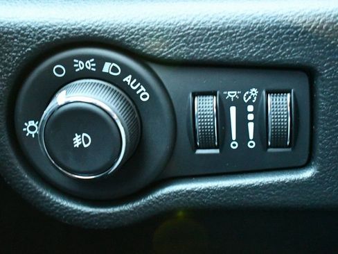 New 2026 Chrysler Pacifica Select image 16