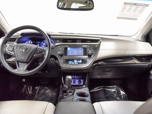 Used 2014 Toyota Avalon XLE Touring image 2