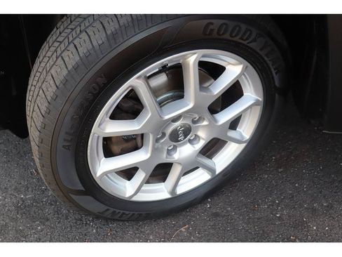 Used 2021 Jeep Renegade Latitude AWD/4WD image 20