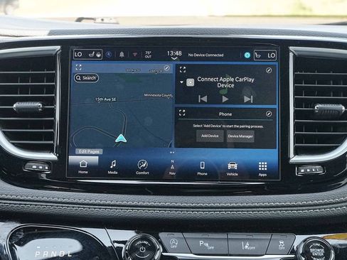 Used 2025 Chrysler Pacifica Limited FWD image 30
