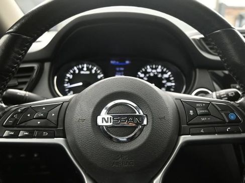 Used 2020 Nissan Rogue SV w/ Premium Package FWD image 16