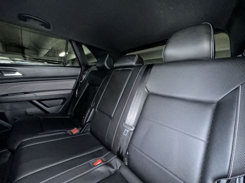 Certified 2023 Volkswagen Atlas Cross Sport SE FWD image 22
