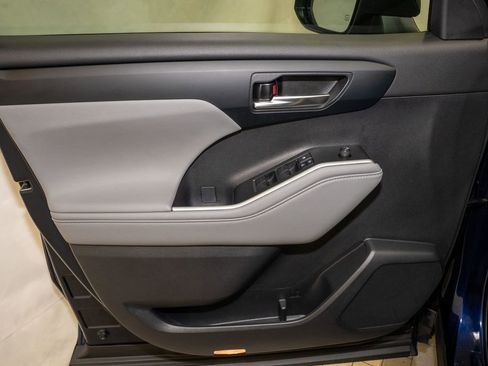 Used 2021 Toyota Highlander XLE image 15