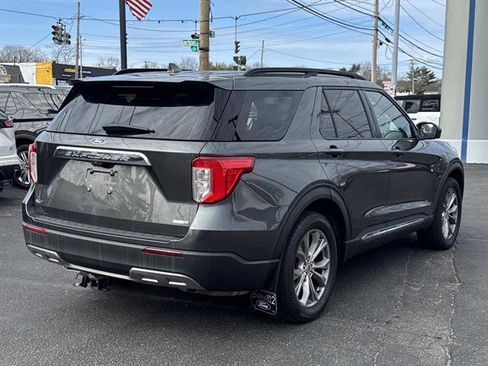 Used 2020 Ford Explorer XLT w/ Equipment Group 202A image 4