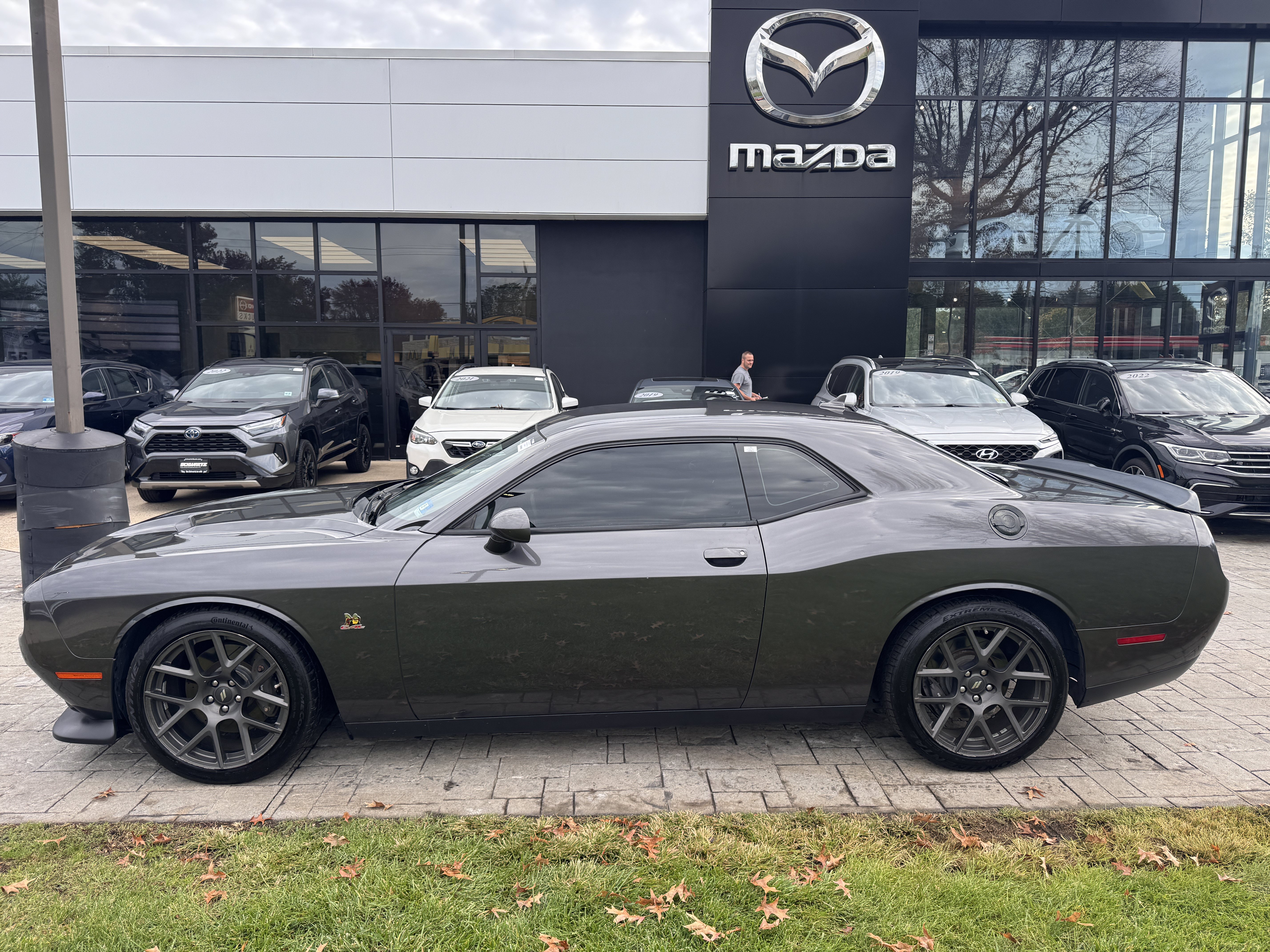 Used 2018 Dodge Challenger R/T Scat Pack w/ Leather Interior Group RWD image 4