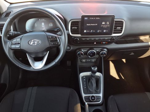 Used 2024 Hyundai Venue SEL image 12