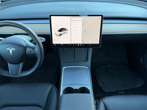 Used 2021 Tesla Model 3 Standard Range Plus image 9