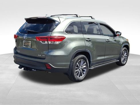 Used 2019 Toyota Highlander XLE AWD/4WD image 6