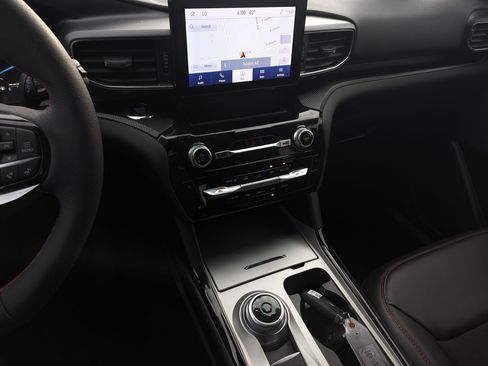 Certified 2024 Ford Explorer ST-Line w/ Class IV Trailer Tow Package image 10