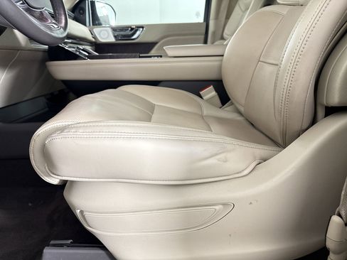 Used 2021 Lincoln Navigator Reserve image 12