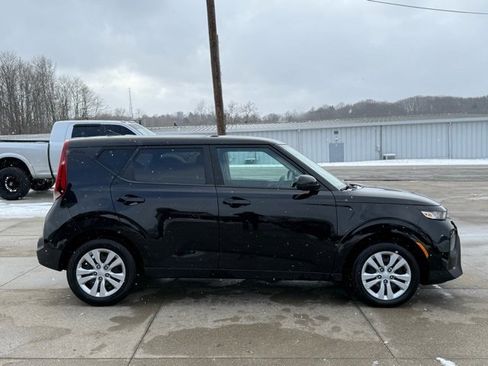 Used 2022 Kia Soul LX image 16