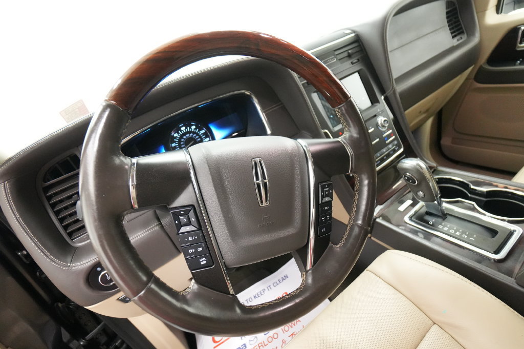 Used 2017 Lincoln Navigator Reserve AWD/4WD image 12