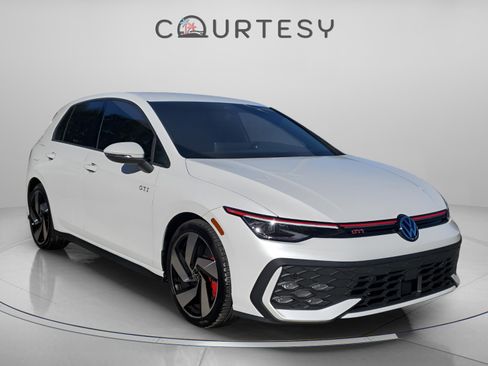 Used 2025 Volkswagen Golf S image 4