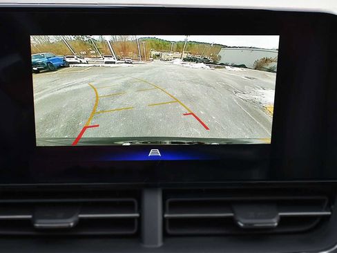 New 2026 Chevrolet Trax LT w/ Sunroof Package FWD image 18