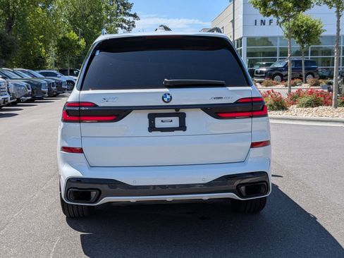 Used 2024 BMW X7 xDrive40i w/ M Sport Package AWD/4WD image 4