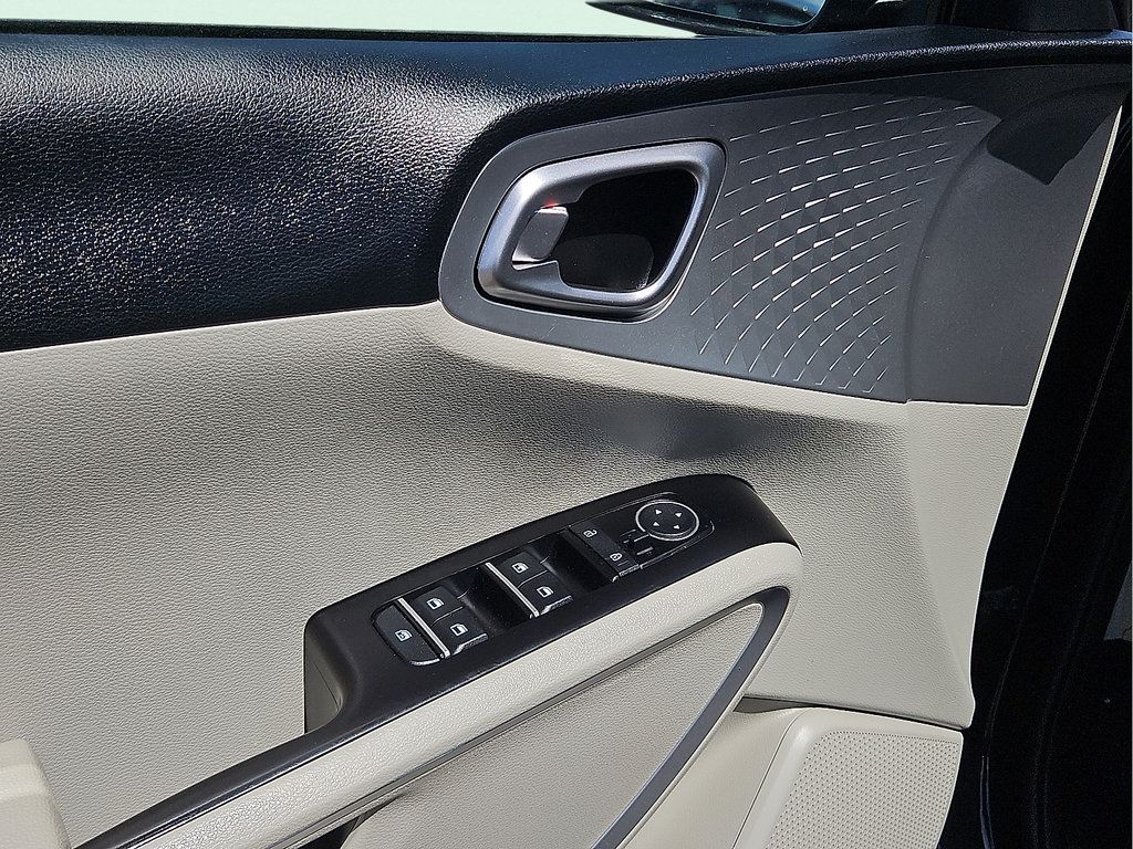 Used 2023 Kia Soul LX FWD image 12