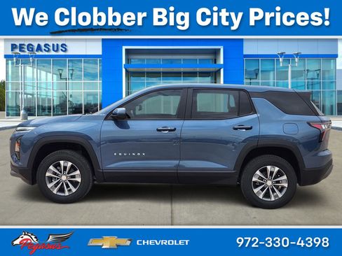 New 2026 Chevrolet Equinox LT w/ Convenience Package II FWD image 3