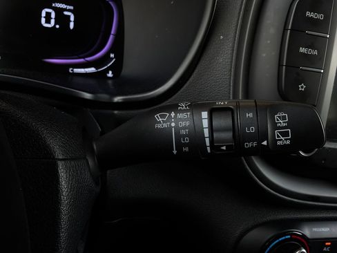 Used 2025 Kia Soul LX w/ LX Technology Package FWD image 34