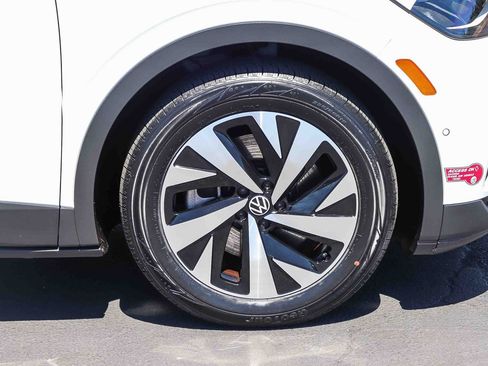 Used 2024 Volkswagen ID.4 2WD image 11