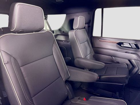 New 2025 Chevrolet Suburban Premier image 28