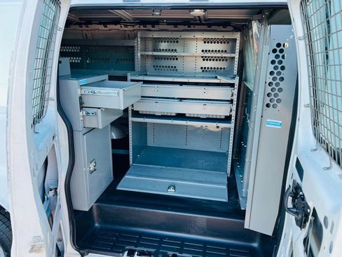 Used 2013 Chevrolet Express 2500 image 15