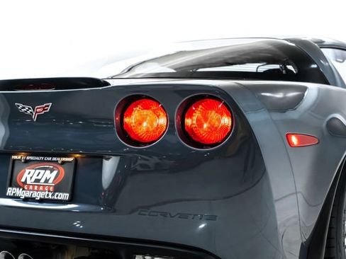 Used 2013 Chevrolet Corvette Z06 w/ 2LZ Preferred Equipment Group RWD image 12