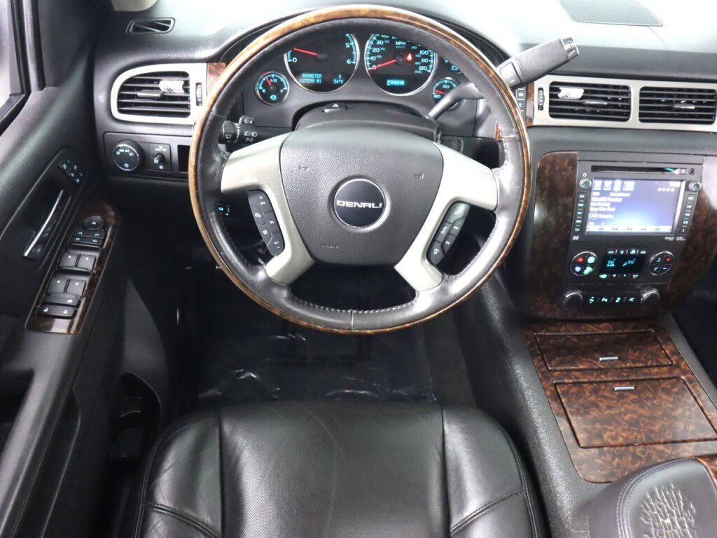 Used 2013 GMC Yukon XL Denali RWD image 31