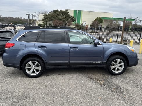 Used 2014 Subaru Outback 2.5i Limited w/ Moonroof Package image 2